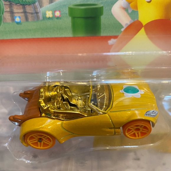 Hot Wheels Super Mario Character Car featuring Princess Daisy - Picture 2 of 3